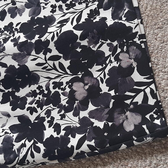 MJ Studio Floral Bell Sleeves Midi Pencil Dress. - Picture 8 of 10